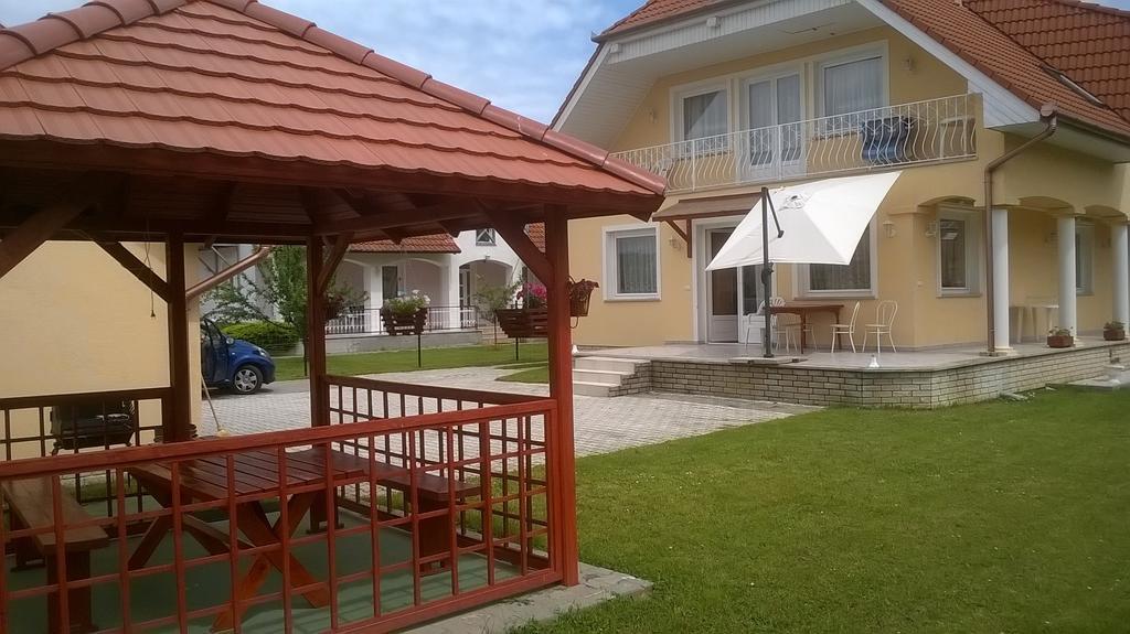 Erika Vendeghaz Hotel Buk Luaran gambar