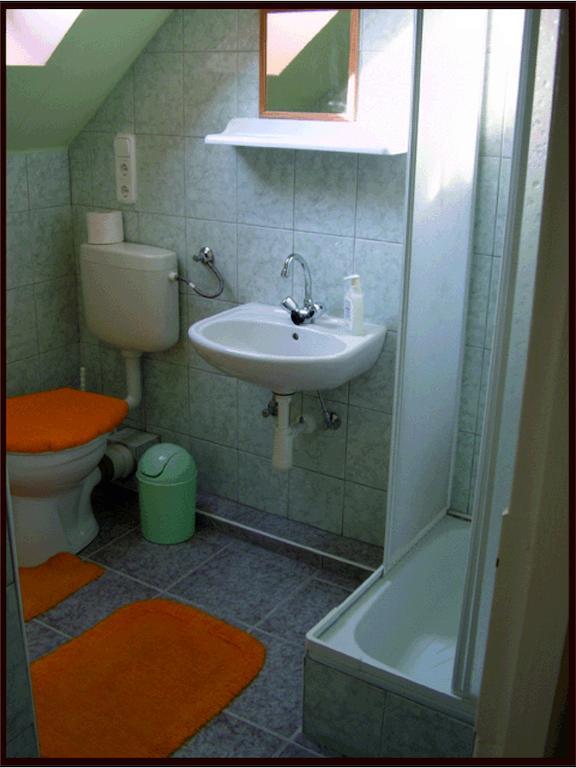 Erika Vendeghaz Hotel Buk Bilik gambar